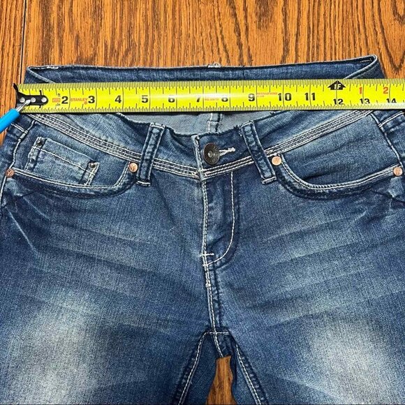YMI Women's Denim Bermuda Shorts Size 1 Flap Pockets Stretch Blue Low Rise Blue - Picture 12 of 12